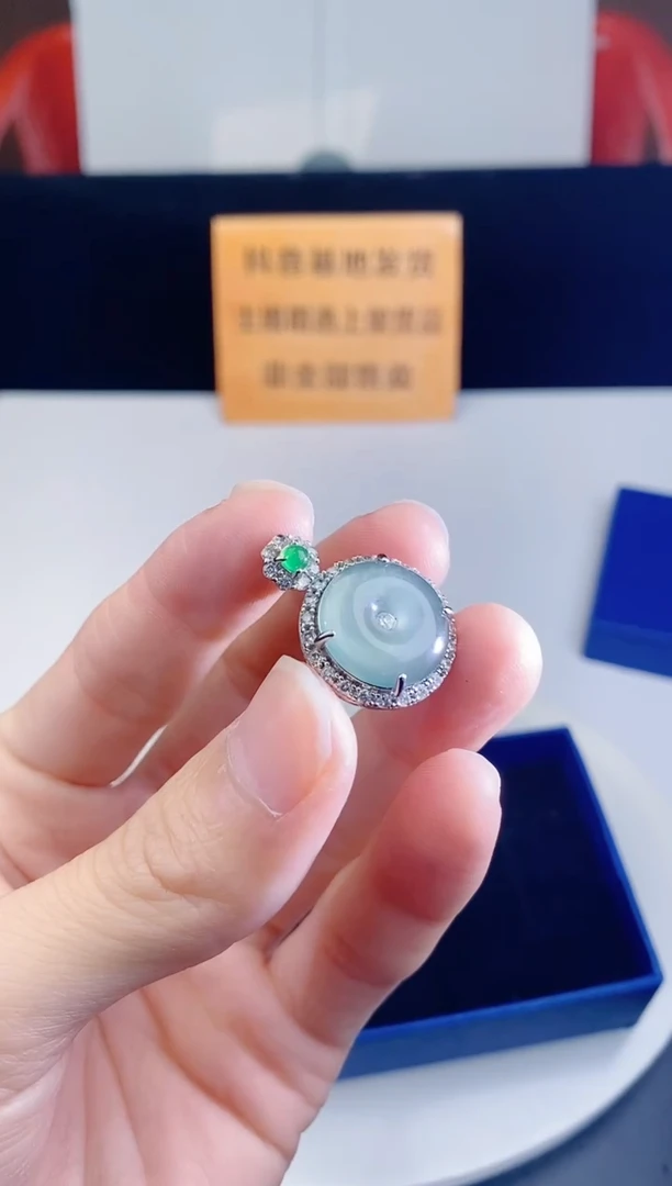 颈饰未镶嵌翡翠