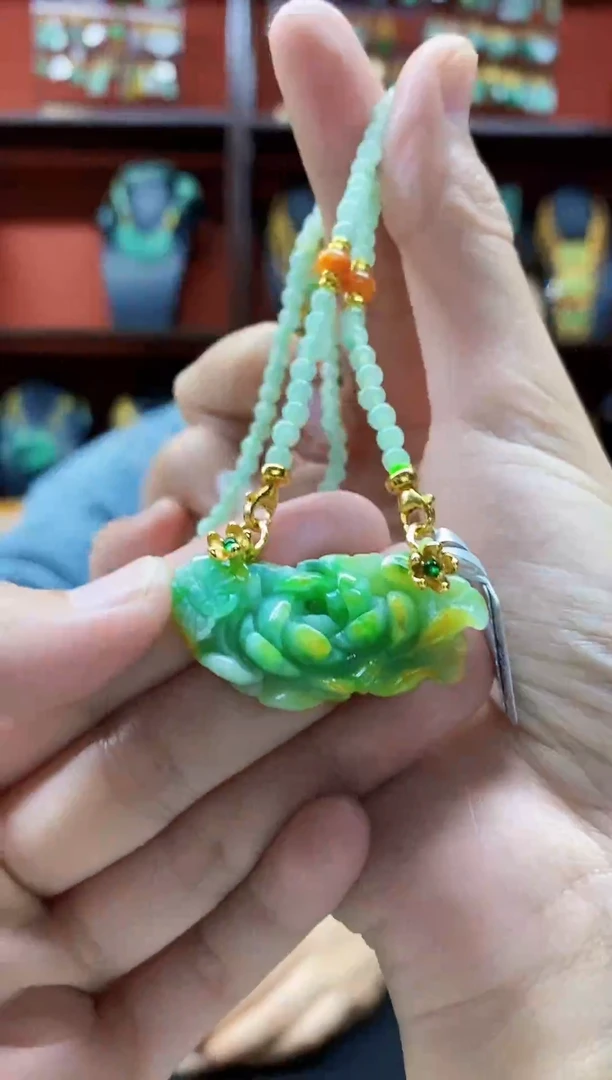 颈饰未镶嵌翡翠吊坠