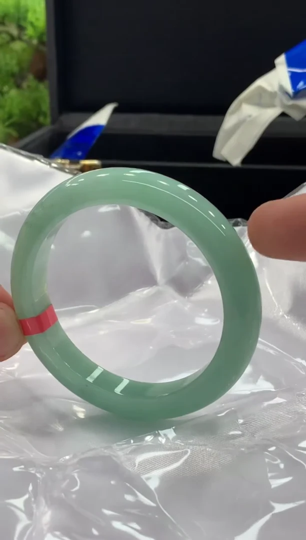 翡翠手镯未镶嵌手镯