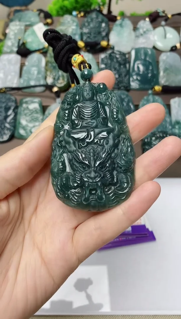 翡翠未镶嵌颈饰