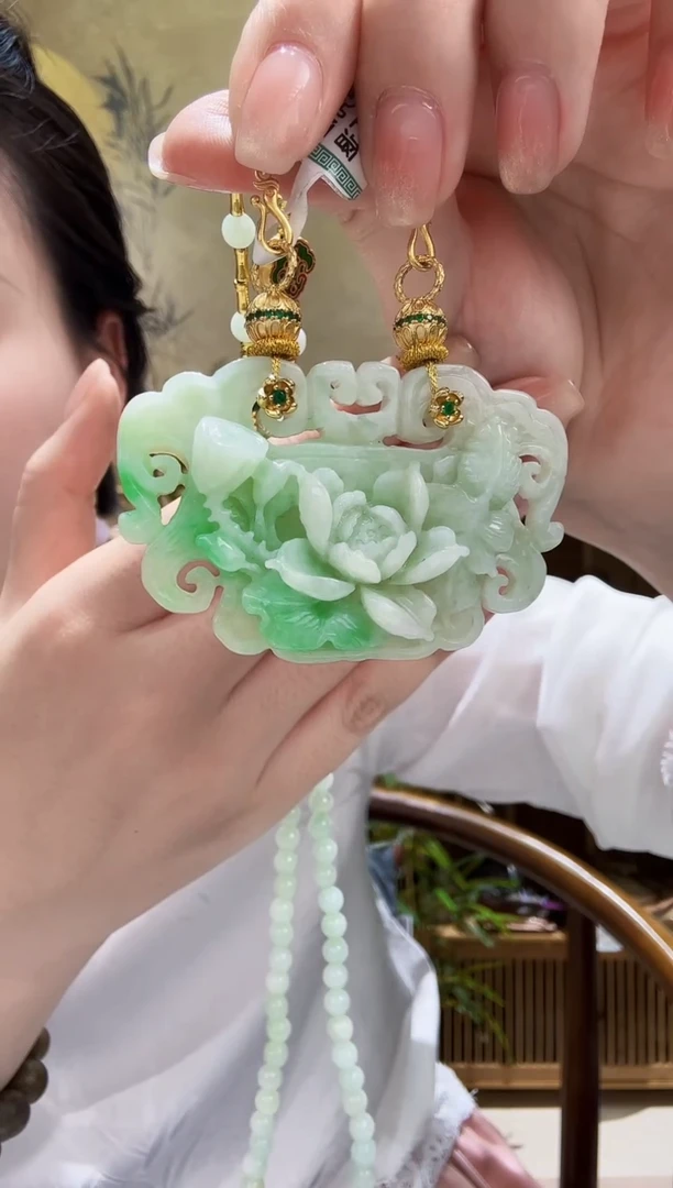 颈饰未镶嵌翡翠吊坠