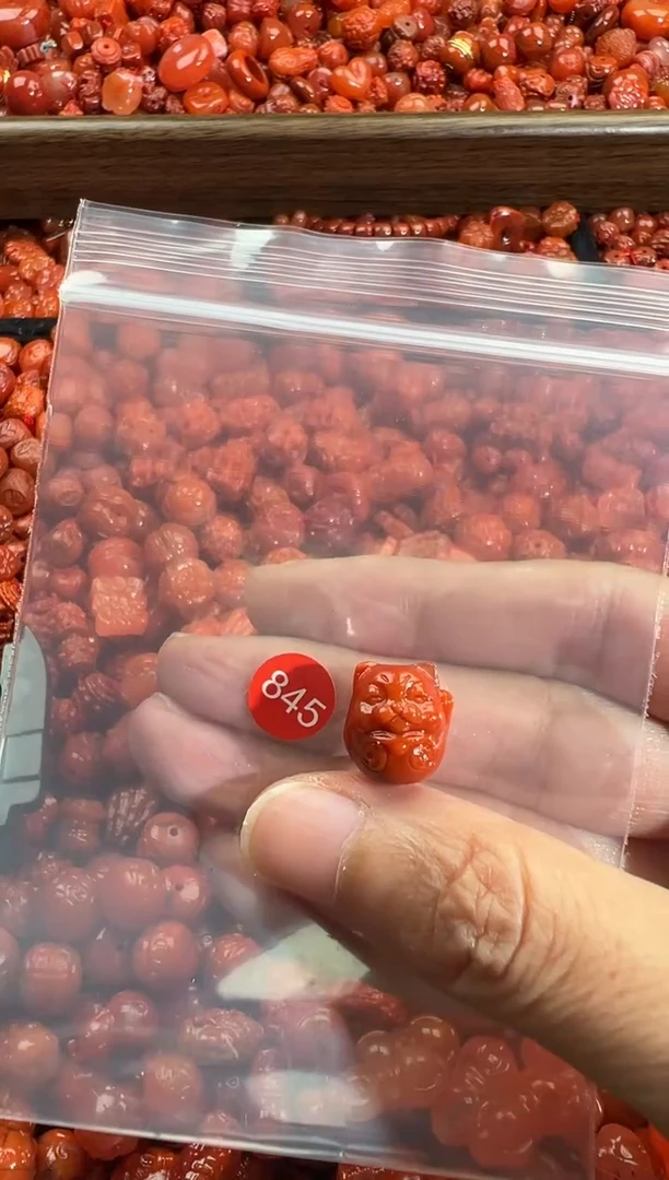 颈饰未镶嵌南红玛瑙1