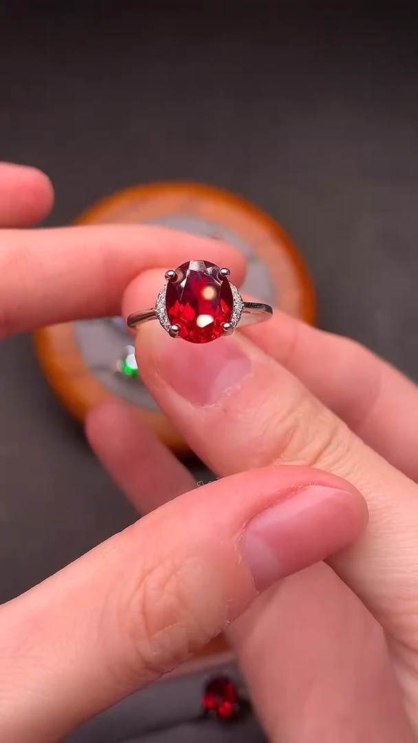 银S925镶嵌戒指红宝石······
