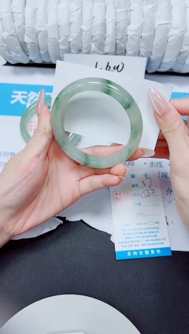 石英质玉手镯未镶嵌37/56