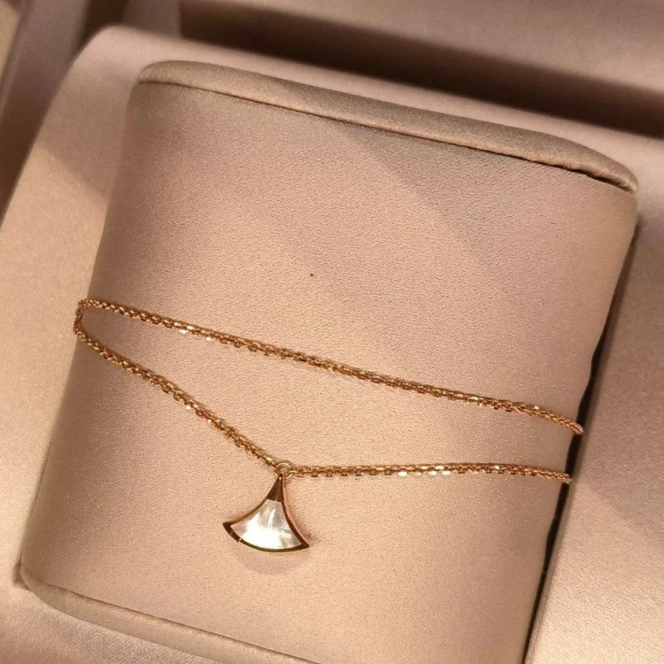 99新 BVLGARI/宝格丽 【小花念念】白母贝 18K金 小扇子 手链