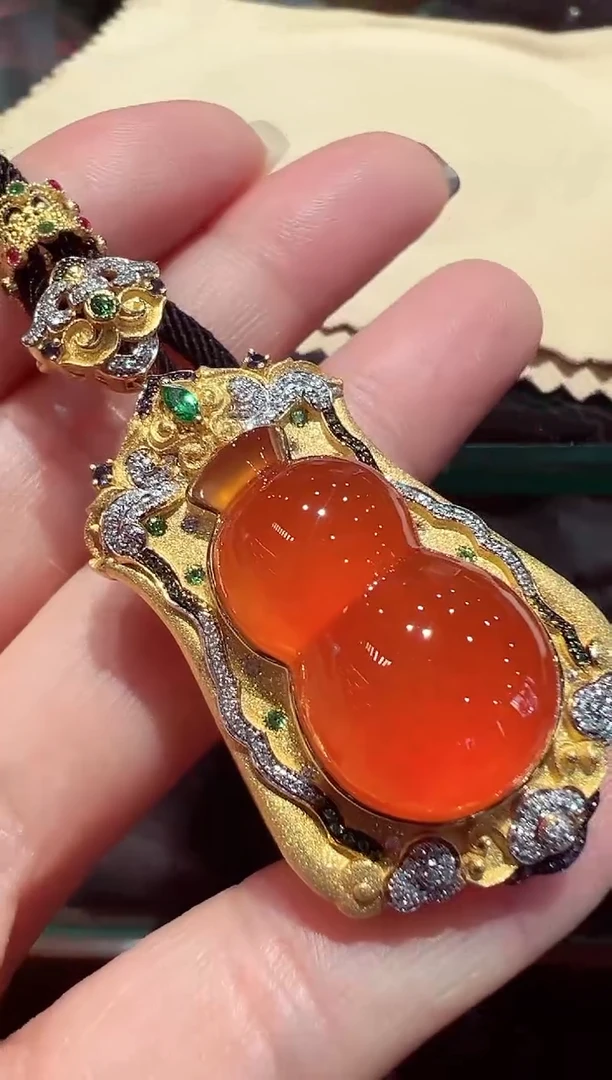 【闪购商品】南红玛瑙吊坠(赠链)18K金镶嵌南红吊坠