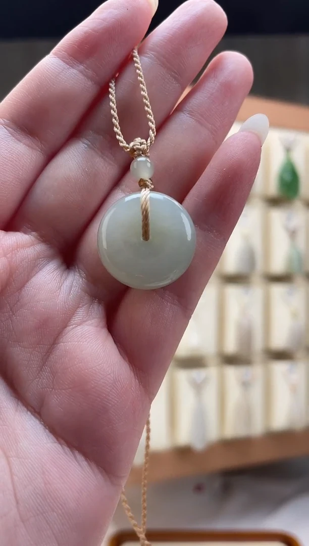 和田玉未镶嵌颈饰且末料20*8毫米平安扣（有点结构）