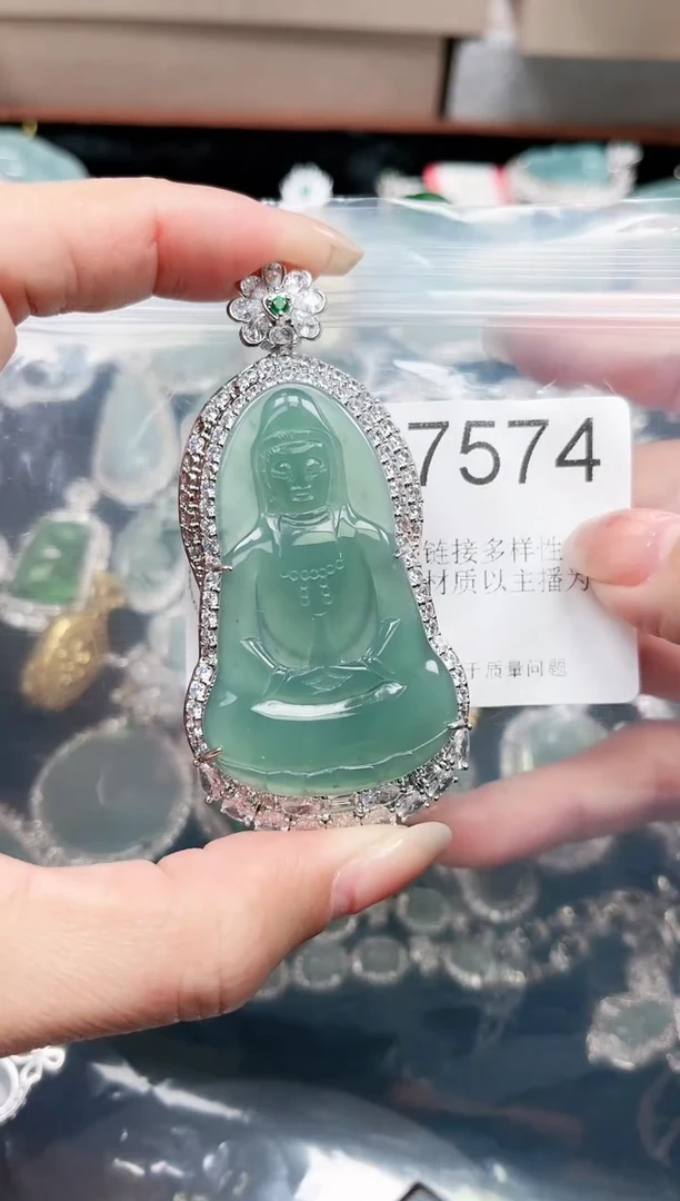 【闪购商品】翡翠颈饰未镶嵌赠皮绳7574