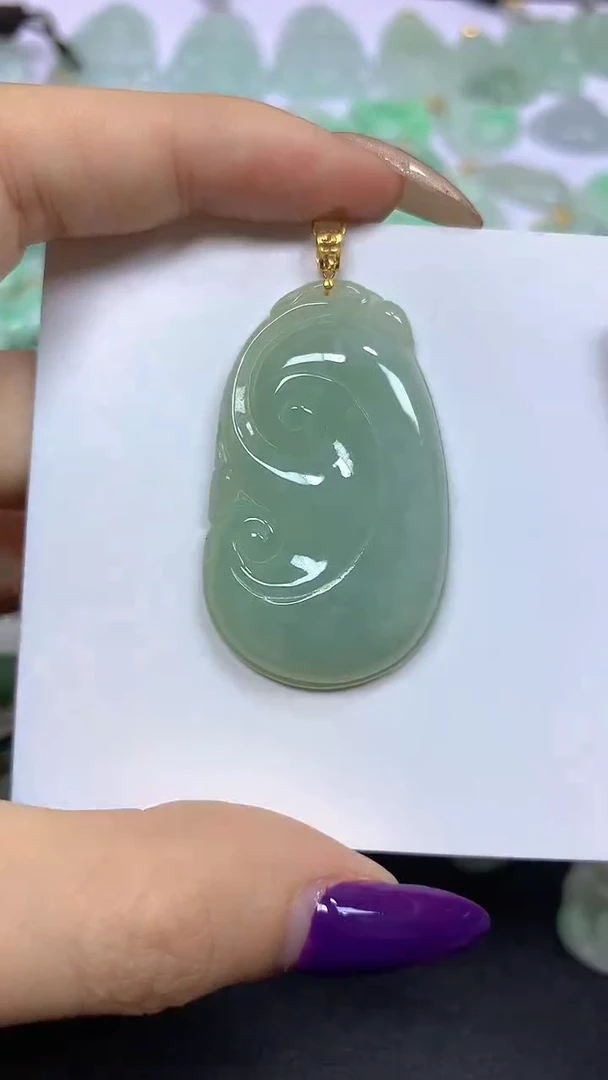 颈饰18K金镶嵌翡翠