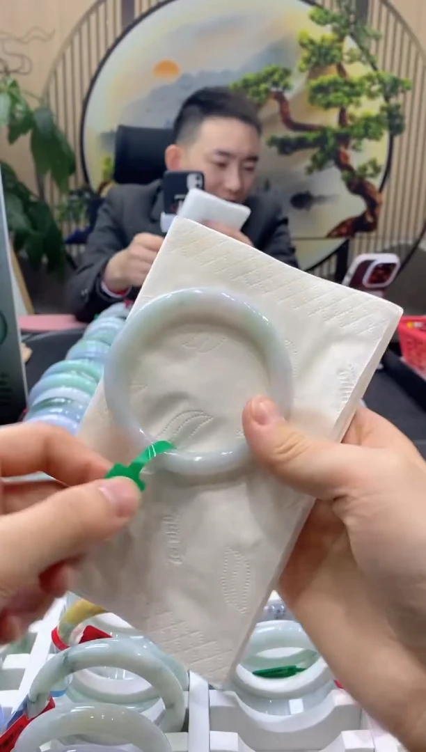 【闪购商品】翡翠手镯未镶嵌0000015929