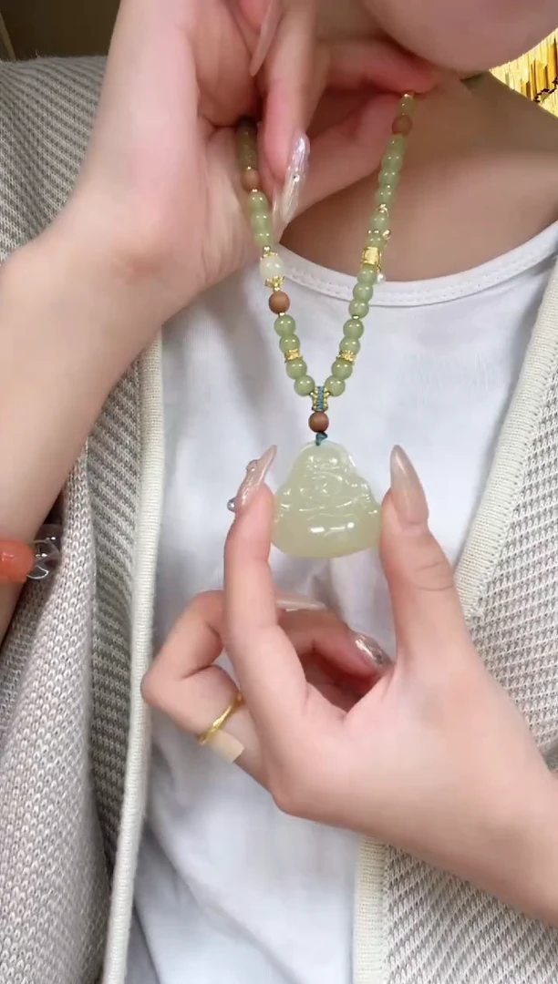 吊坠(赠链)未镶嵌石英质玉天然晴水大肚弥勒佛吊坠（重工35尺寸