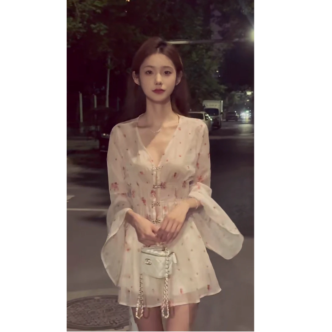 【纱木梦境】透视超仙碎花喇叭袖衬衫女夏防晒百搭V领收腰连衣裙潮