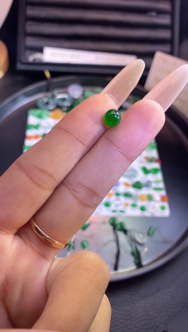 翡翠挂件未镶嵌珠子