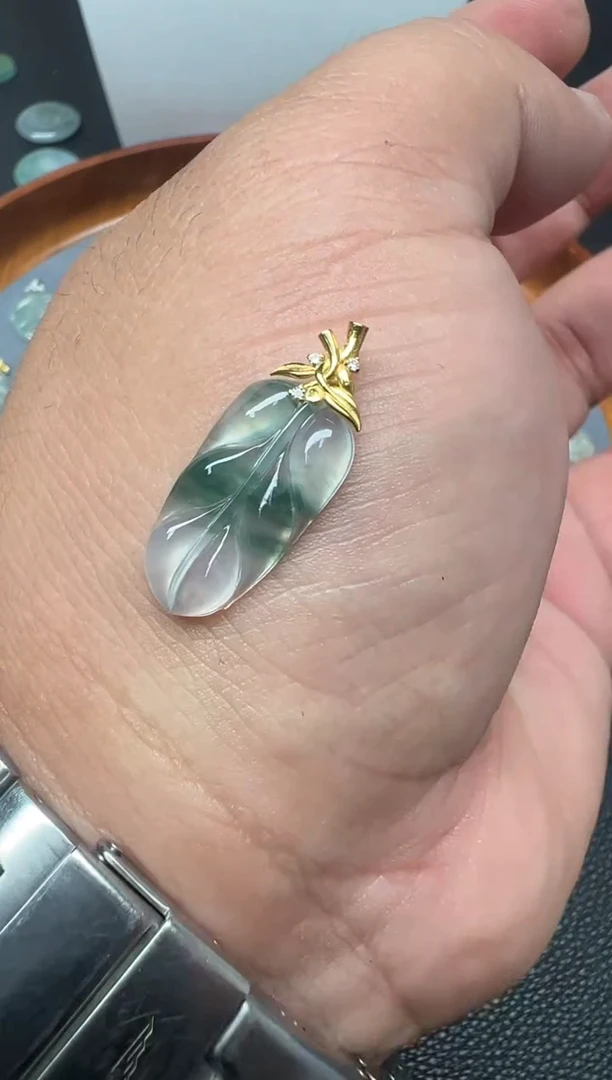 颈饰18K金镶嵌翡翠（63号）纯天然A货缅甸翡翠 叶子锁骨吊坠