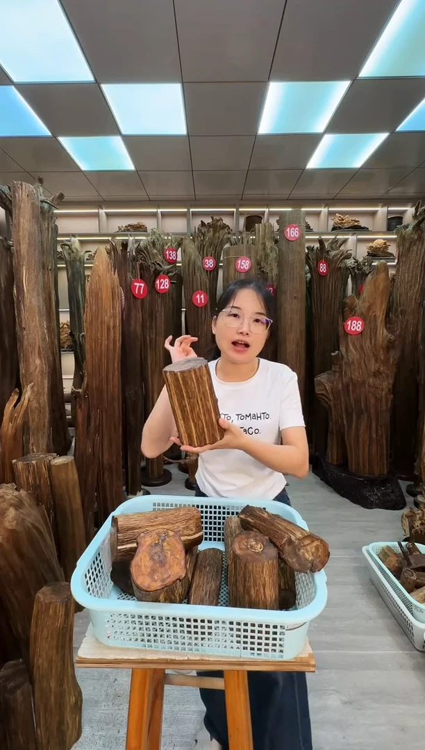 沉香碎屑沉香沉香原料摆件工艺品一百元以上带底座