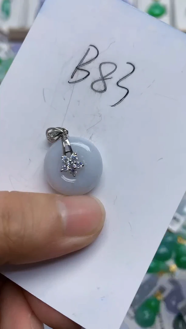 翡翠18K金镶嵌颈饰天然缅甸翡翠A货