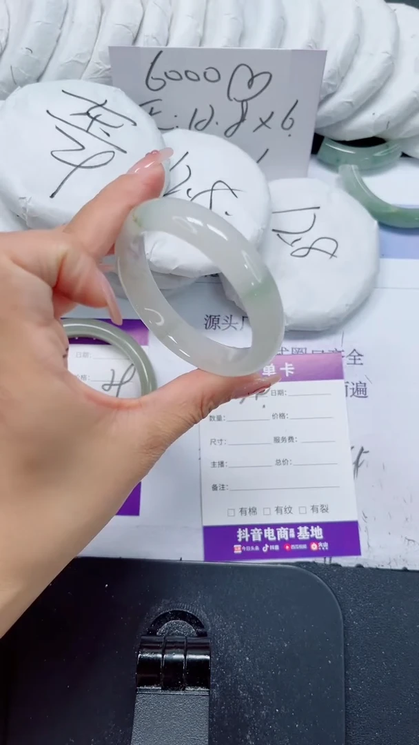 未镶嵌手镯石英质玉74-52.2