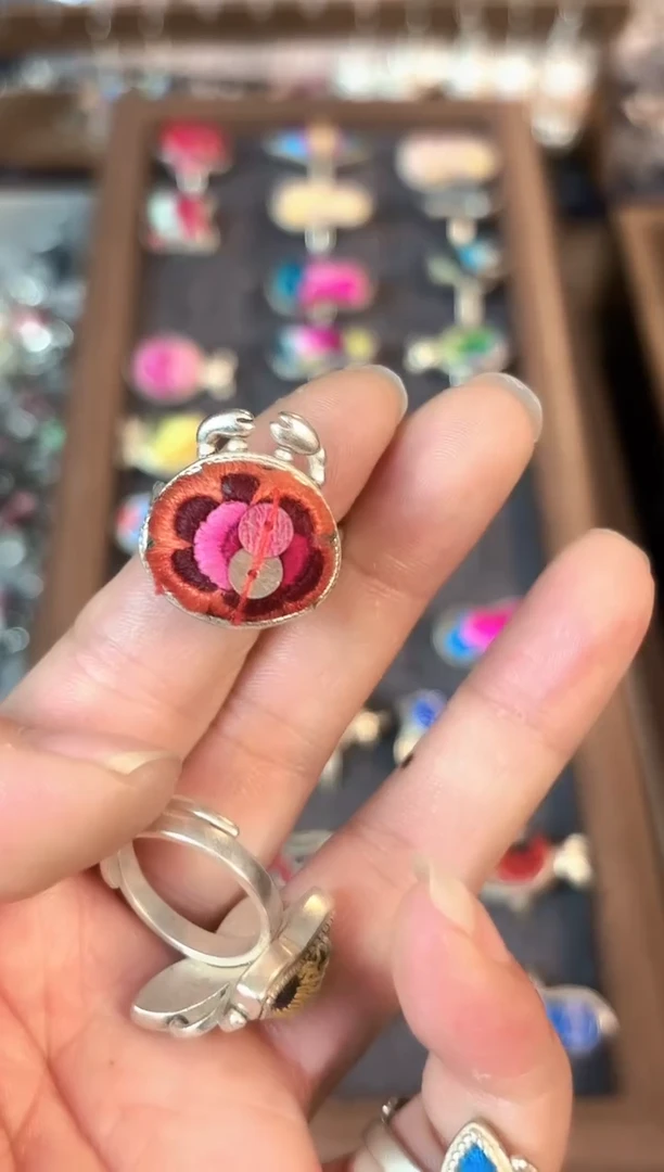 织绣啥**是彩云南阁非遗老绣369