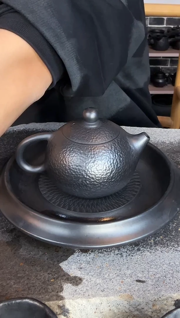 神农黑陶锤纹西施壶