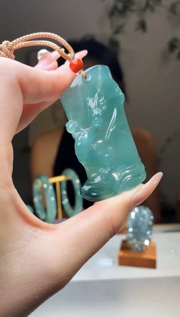 翡翠未镶嵌颈饰用****2龙牌