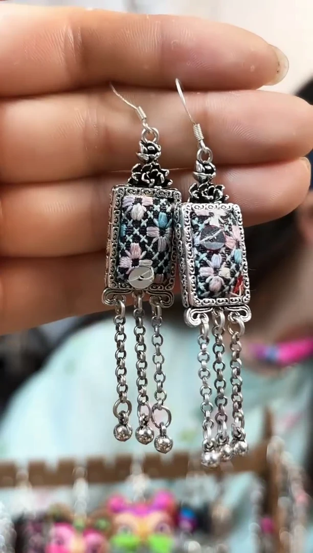 织绣彩云南阁非遗老绣饰品656