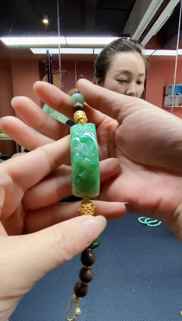 颈饰未镶嵌翡翠手牌