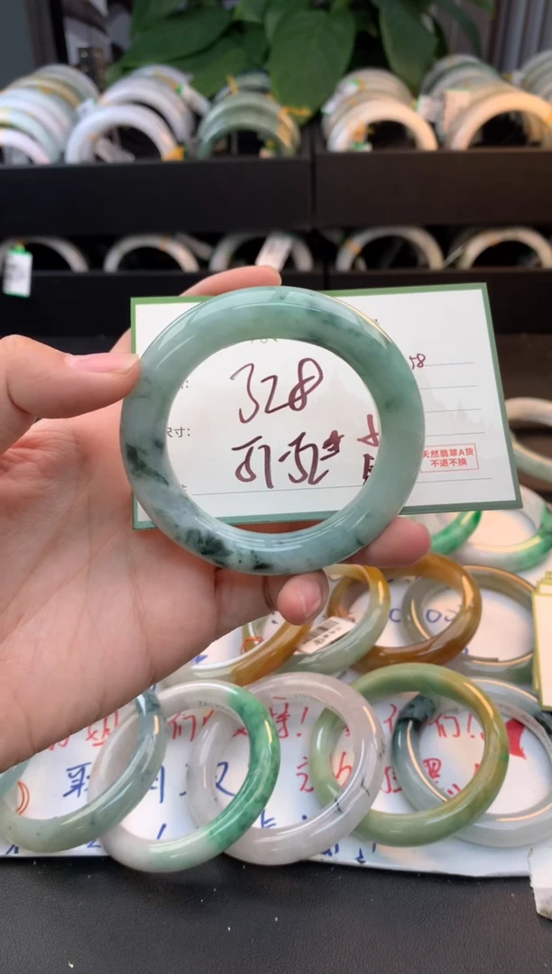 未镶嵌定制翡翠毛货需精细抛光+多人
