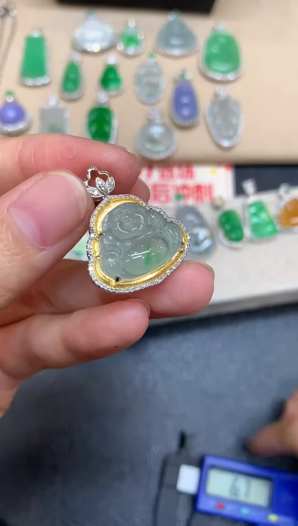 颈饰18K金镶嵌翡翠佛公【无服务费