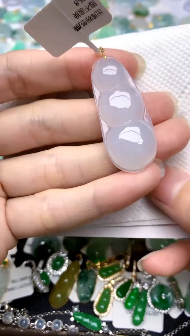 颈饰18K金镶嵌翡翠天然A货翡翠