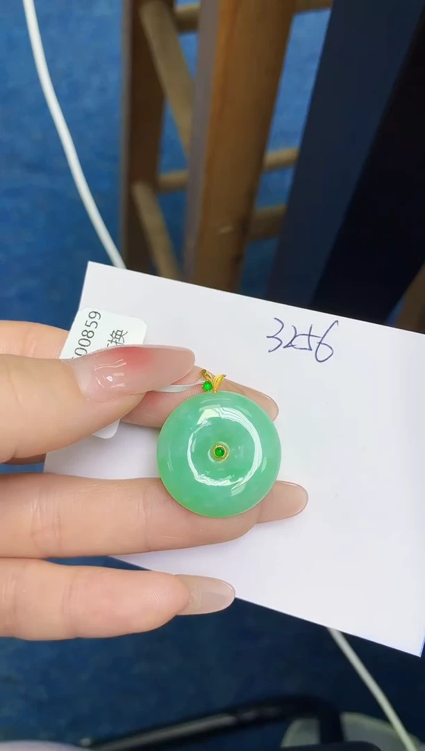 翡翠18K金镶嵌颈饰 天然缅甸翡翠A货