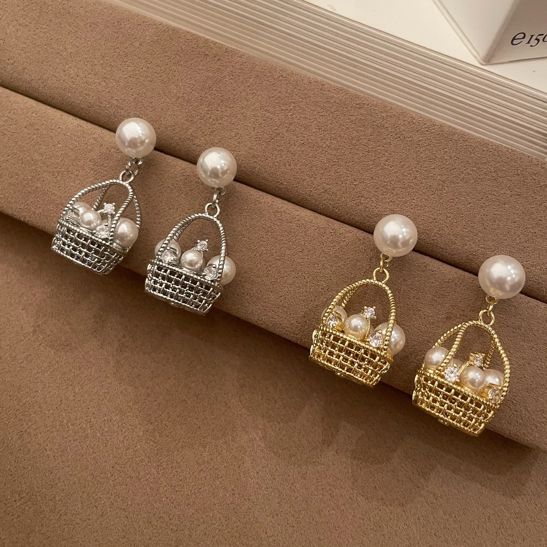 铜合金耳饰 法式复古花篮珠珠耳钉女轻奢气质小众高级感精致耳钉