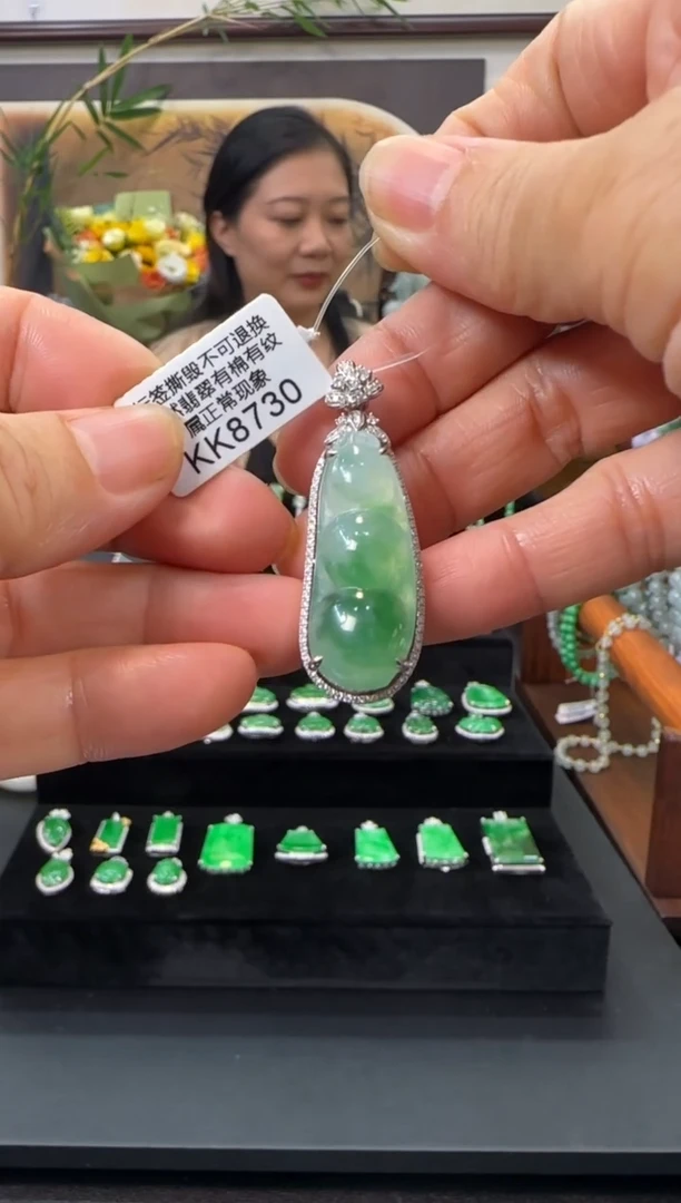 翡翠18K金镶嵌颈饰KK8730豆