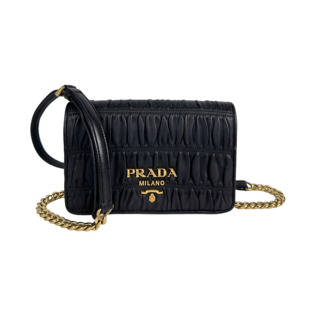 99新 Prada/普拉达 黑金褶皱链条