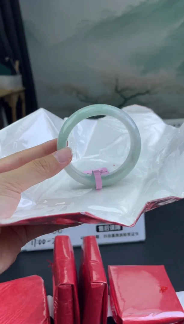 翡翠手镯未镶嵌2