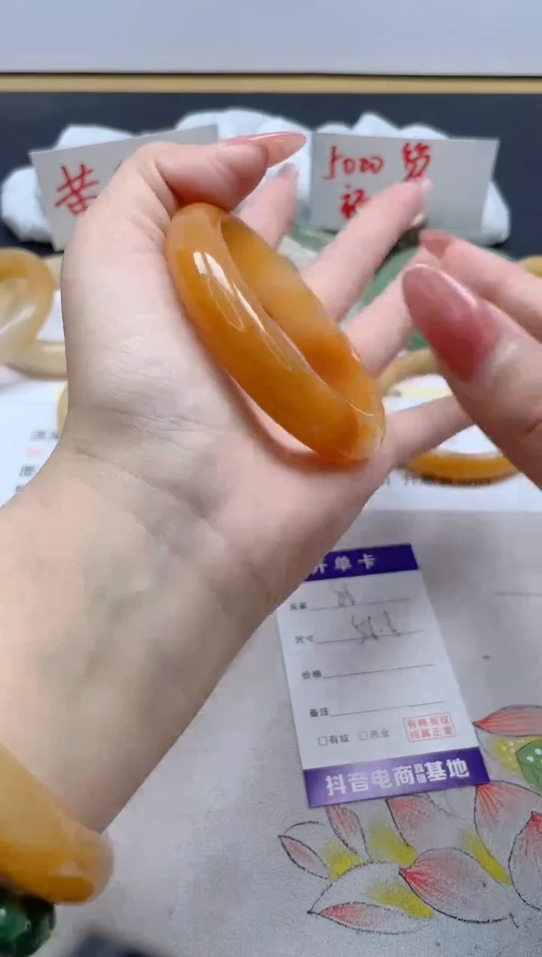 【闪购商品】石英质玉手镯未镶嵌86/56.6