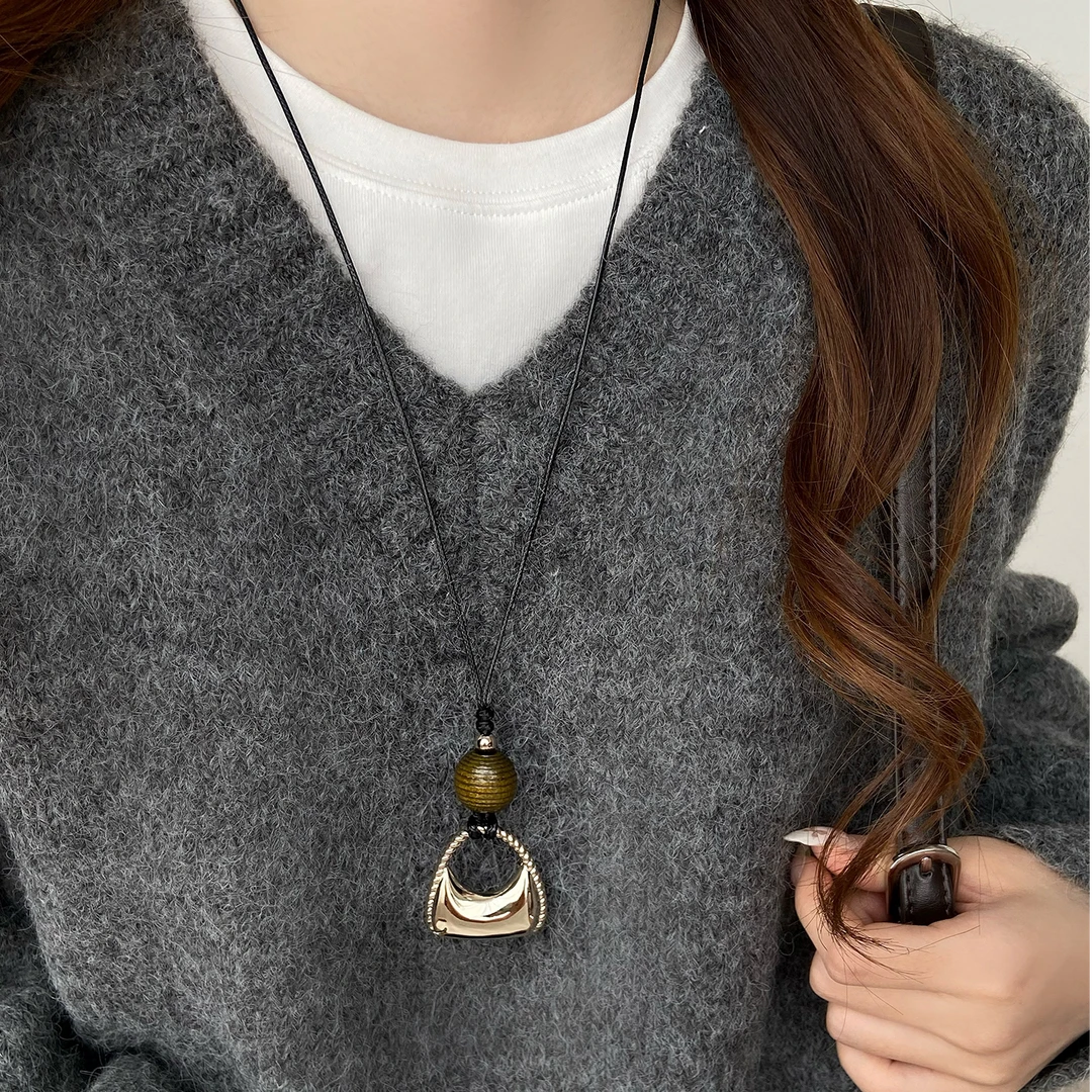 铜皮质项链 秋冬长款皮绳毛衣链女2025新款项链高级感轻奢配饰潮