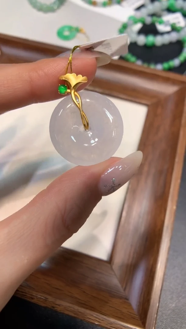 颈饰18K金镶嵌翡翠平安扣