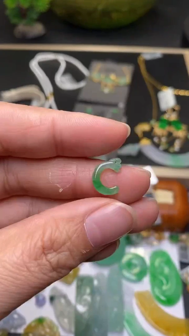 颈饰未镶嵌翡翠净货34183