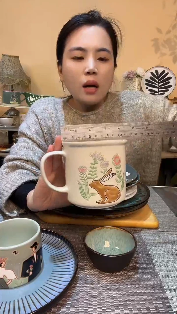 瓷片兔子手绘杯子 介意勿拍