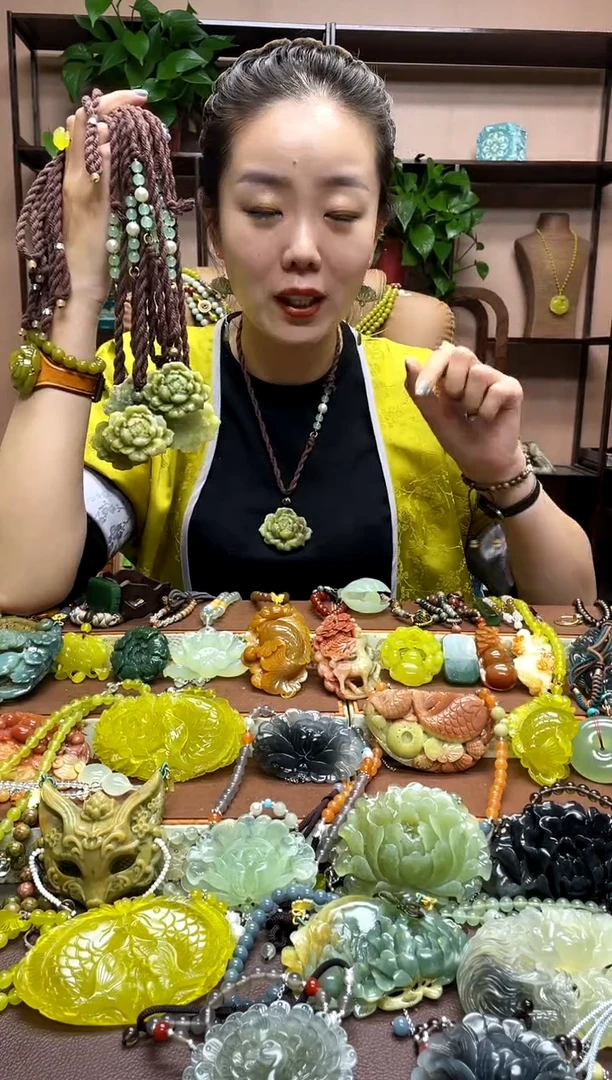 未镶嵌岫玉颈饰多样性发货发其中之一