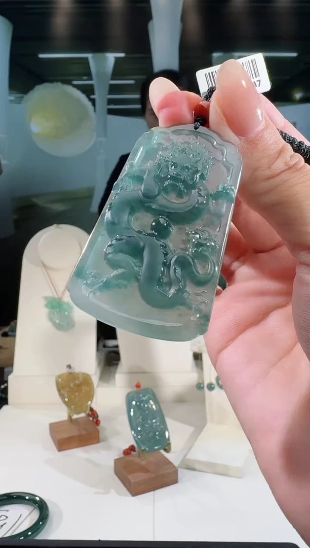 翡翠未镶嵌吊坠(不含链)龙牌