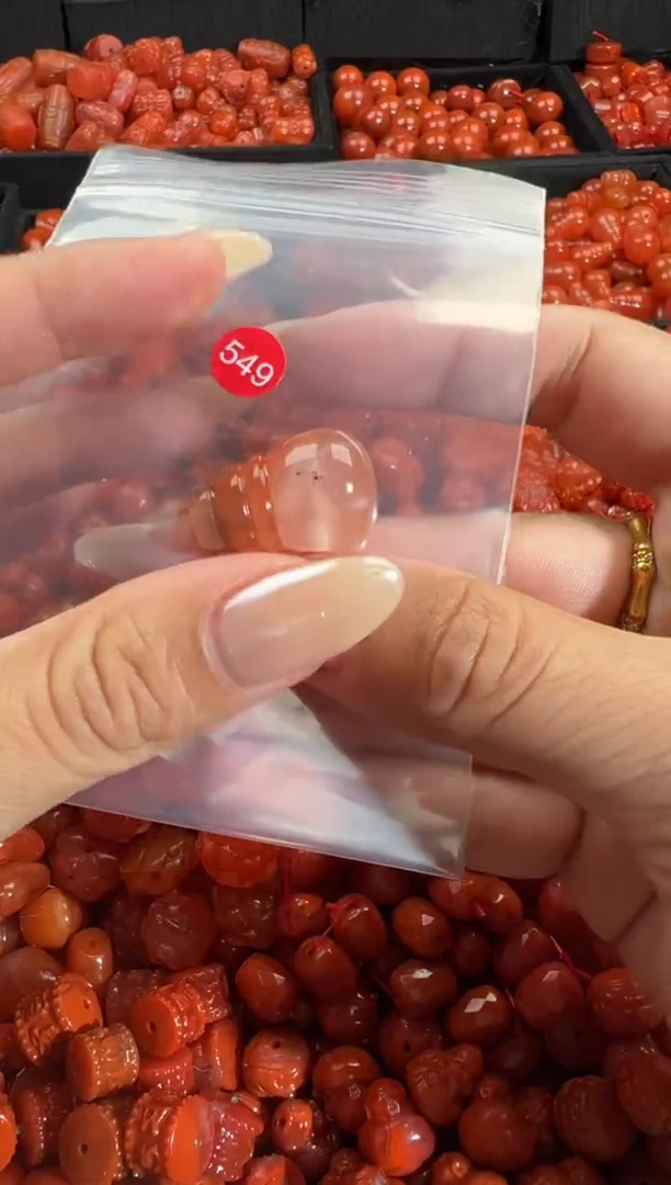 颈饰未镶嵌南红玛瑙1