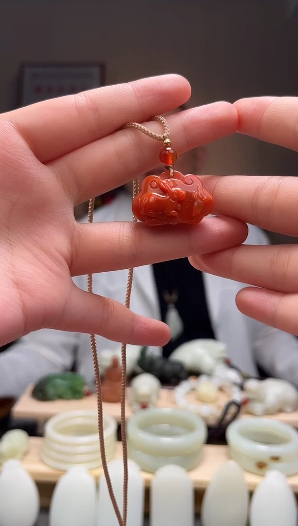 颈饰未镶嵌南红玛瑙吊坠