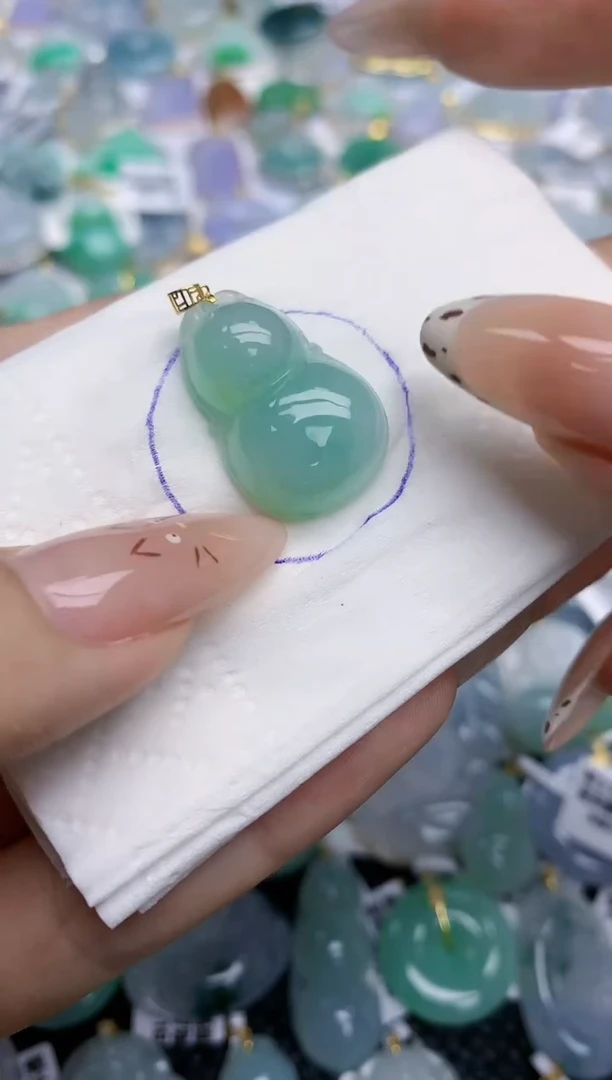 翡翠18K金镶嵌颈饰    天然翡翠A货