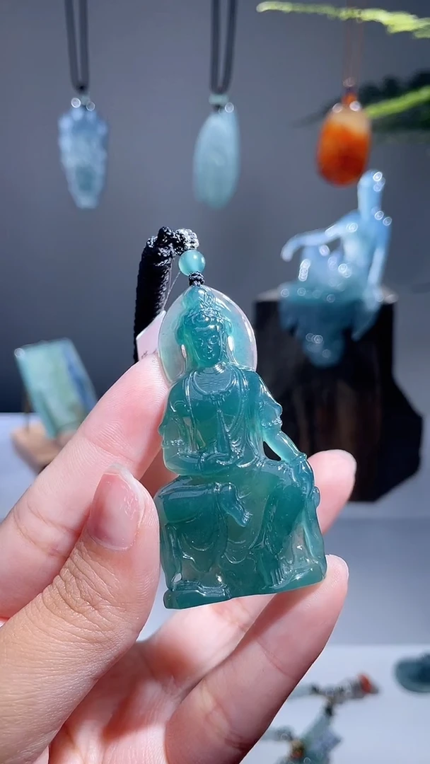 颈饰未镶嵌翡翠观音自在