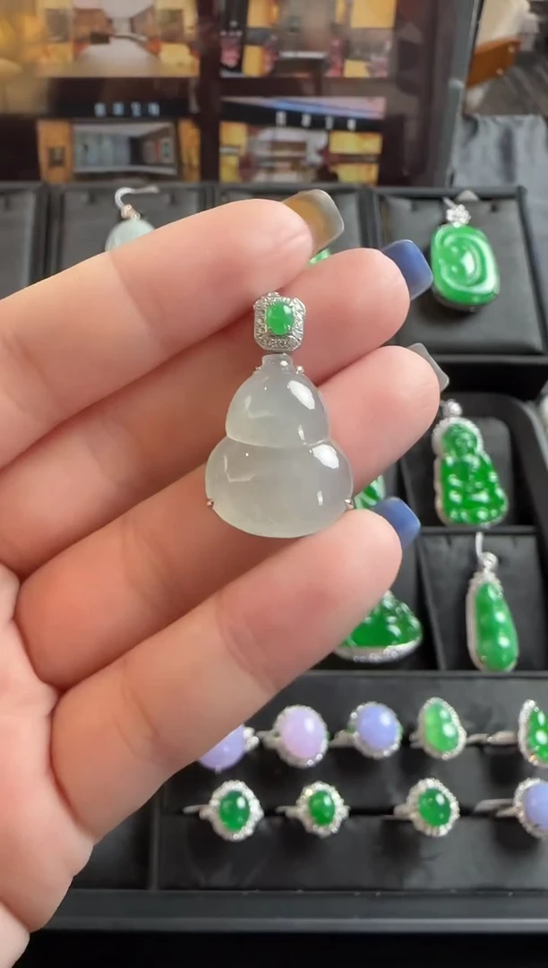 颈饰18K金镶嵌翡翠028葫芦一个