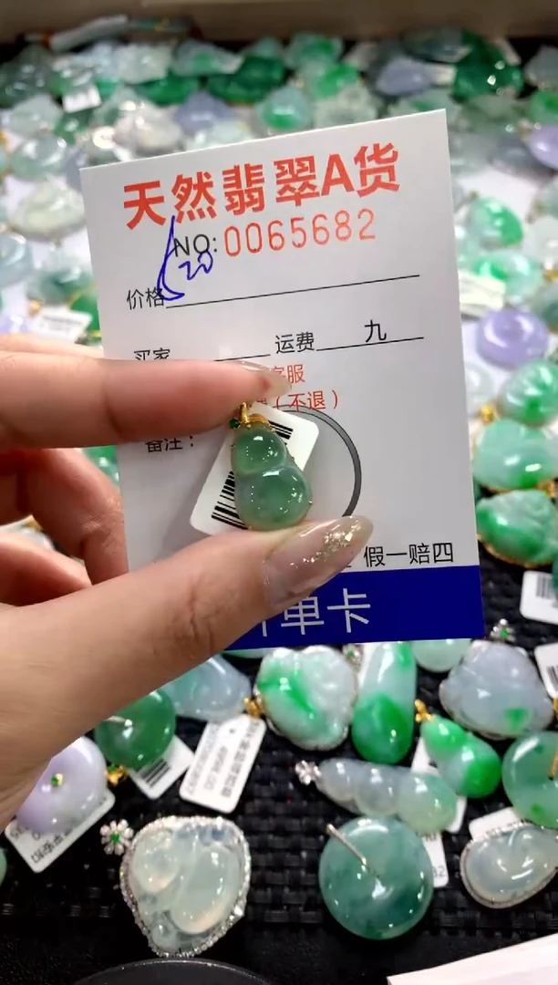 颈饰18K金镶嵌翡翠1111111111111111