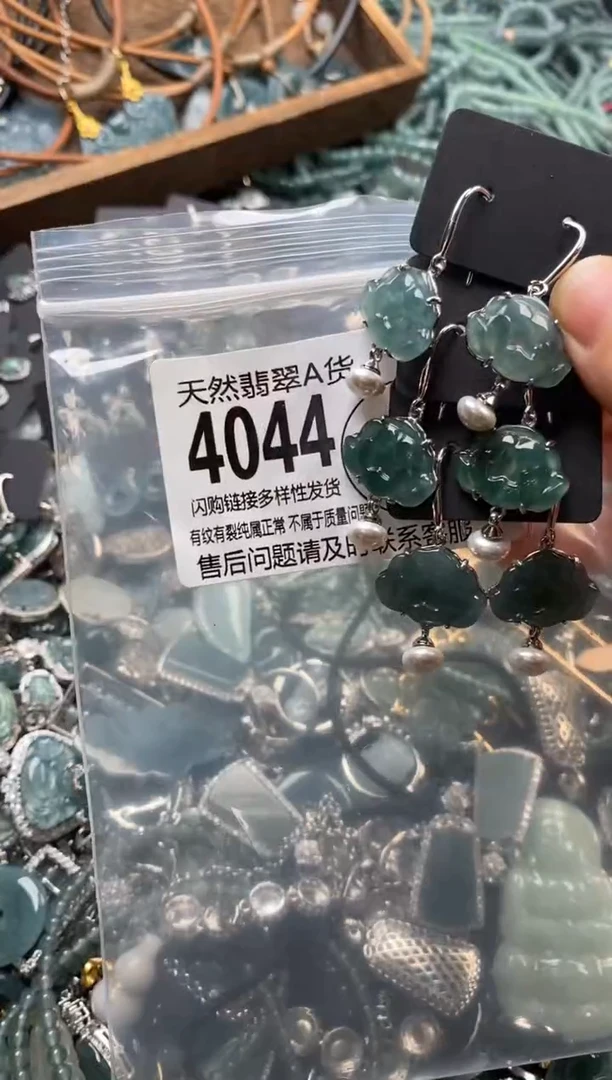 翡翠未镶嵌颈饰多样性发其一4044