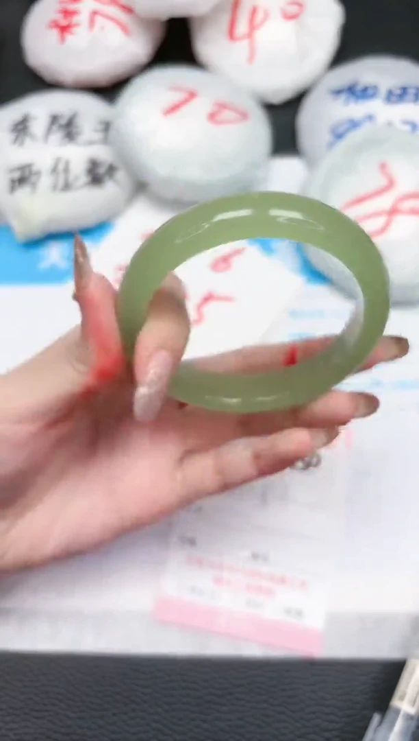 【闪购商品】石英质玉手镯未镶嵌450-58.7