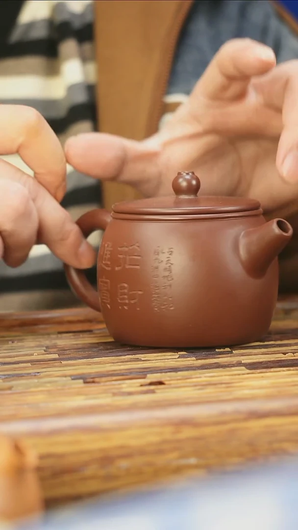 茶壶紫砂紫朱泥招财进宝刻绘圆汉瓦